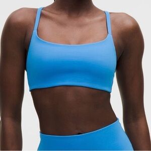 Lululemon-Wunder Train Strappy Blue Racer Bra
Light Support size 8-NWOT